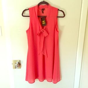 Red/coral dress. NWT Tie neck. Medium.